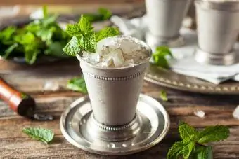 cocktail classique à la menthe julep