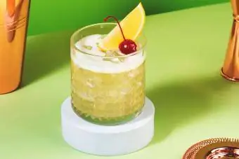 cóctel clásico de whisky sour