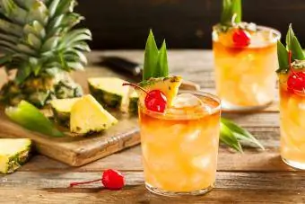 classic mai tai cocktail