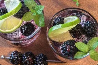 Ginger Bramble Fizz