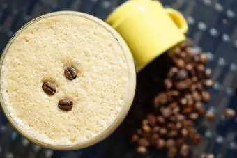 Cà phê espresso martini hạt dẻ