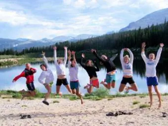 Niềm vui bên hồ tại Cheley Colorado Camps