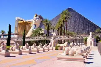Khách sạn và sòng bạc Luxor Las Vegas Nevada
