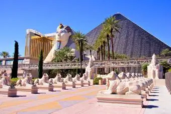 Luxor зочид буудал, Казино Лас Вегас Невада