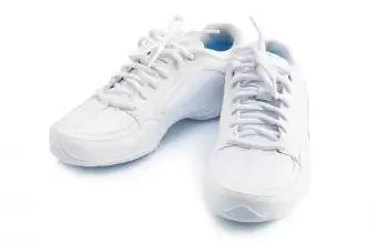 Đôi giày trắng