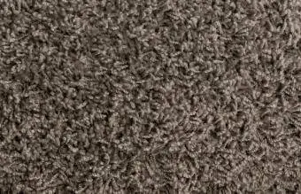 Sivý chlpatý koberec