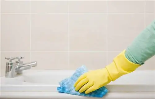 Como limpar uma banheira