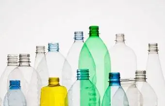 Boş plastik şişeler