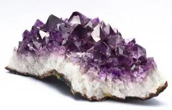 Nærbillede af lilla mineral