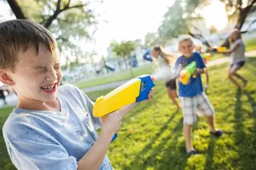 25+ водных развлечений на открытом воздухе, которые развлекут детей этим летом