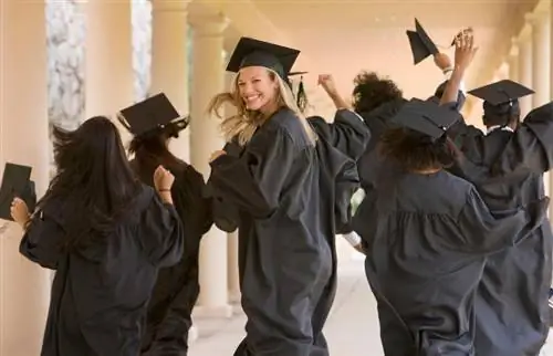 Idées de soirée de remise des diplômes sûres et sobres