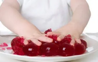 toddler jelly squishing