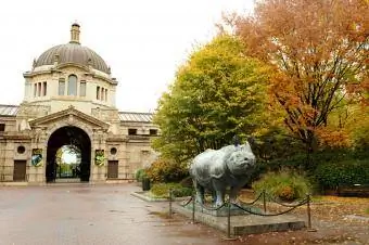 Zoo Center at Bronx Zoo foto av Julie Larsen Maher