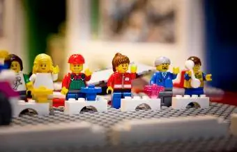Lego rotaļlietu ģimene