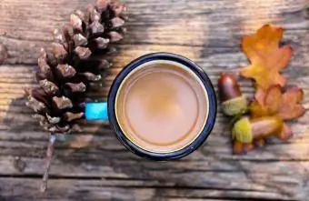 Caffè E Fogli Di Autunno