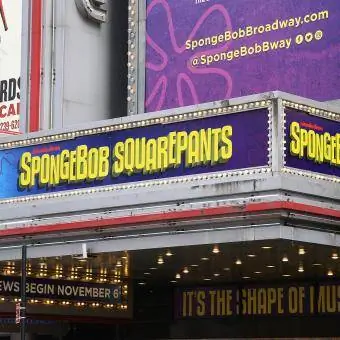 Odhalení markýzy divadla 'SpongeBob SquarePants'