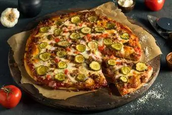 Pizza amb hamburguesa amb formatge