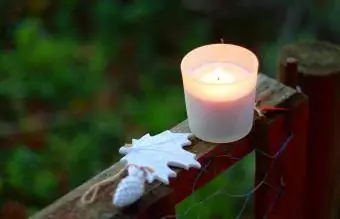 Dega votinės žvakės