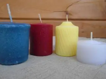 Įvairių spalvų Votive žvakės