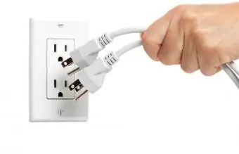 Desendollant els cables elèctrics
