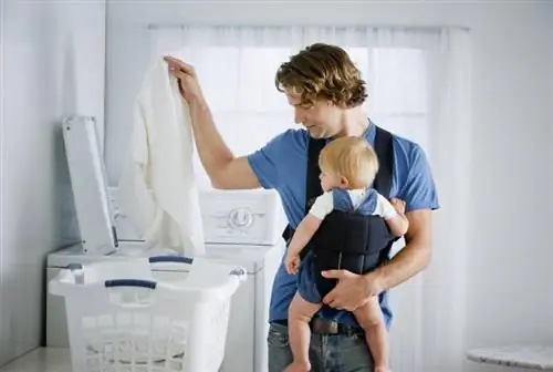 Como lavar roupas infantis