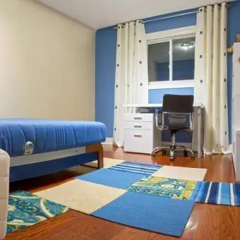 Spavaća soba za tinejdžere blokirana plavom bojom