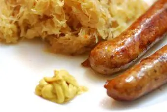 Brats և Sauerkraut