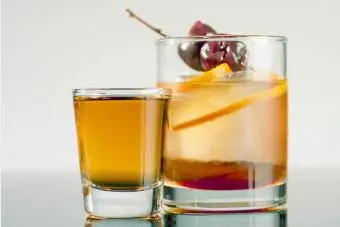 Cocktail på et bord