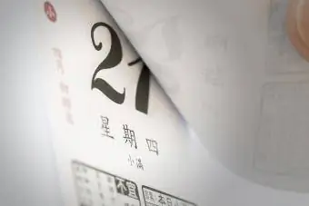 Página do calendário diário com caracteres chineses