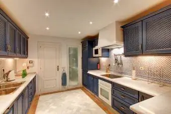 cucina blu e color crema