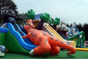 Cape Cod inflatable Park slaydlari