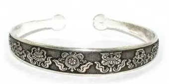 Bracelet manchette huit objets de bon augure