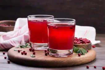 Red Hot Alcoholic Shot E kuqja i jep pijes një goditje të këndshme vizuale