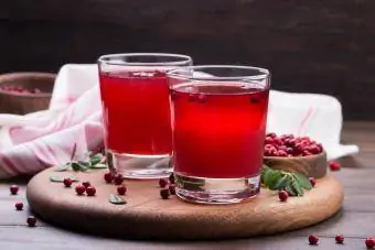 Red Hot Alcoholic Shot O vermelho dá à bebida um belo toque visual