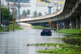 Estrada inundada