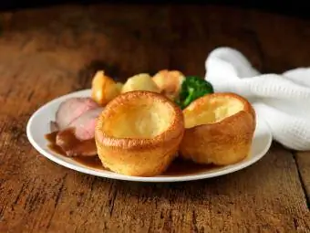 Yorkshire pudding med biff og grønnsaker