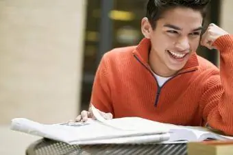 Étudiant souriant