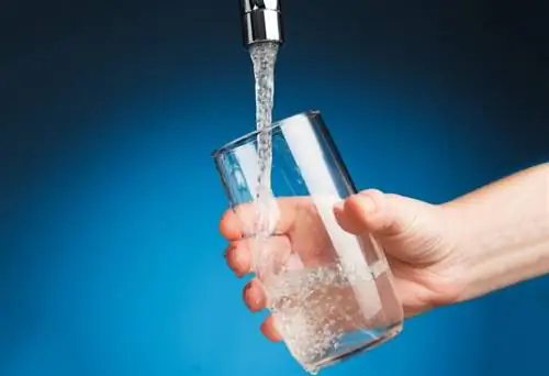 Projekti shkencor i filtrit të ujit në shtëpi