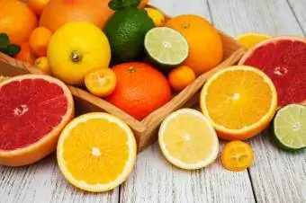 frutas cítricas para enfeitar coquetéis