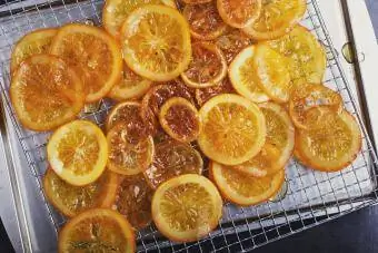 kandierte Orangen- und Zitronenscheiben