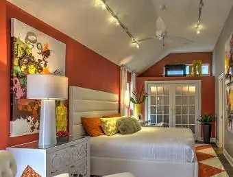 dormitorio naranja y blanco