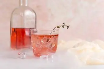 Chambord Paloma: koj puas xav tau ntau tus thwjtim?