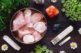 Rose quartz, selenite, na fuwele nyingine