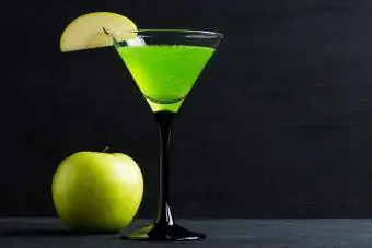 чихэрлэг tart apple schnapps коктейль