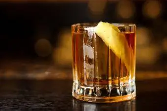 Il Sazerac è ampiamente considerato il cocktail più antico del mondo. In accordo alla didascalia