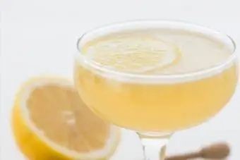 Bee's knees cocktail