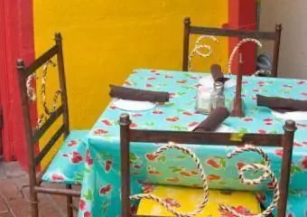 Toalhas de mesa e cadeiras para restaurante mexicano