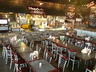 Interiorul restaurantului Sharko's Naperville
