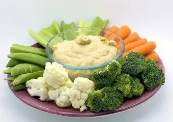 Hummus a zelenina