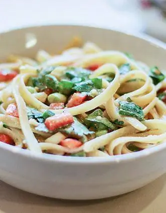 Salada de Macarrão Chinesa